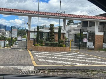 TERRENO EN VENTA URBANIZACIÓN MANANTIAL CONOCOTO