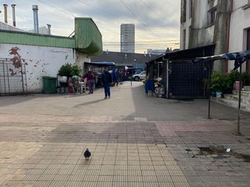 Se vende Local o Bodega comercial en pleno Terminal Rural La Merced a pasos del Mercado Municipal de la comuna de Chillán