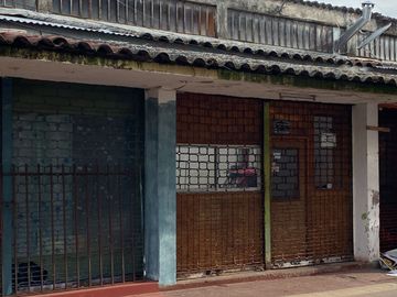 Se vende Local o Bodega comercial en pleno Terminal Rural La Merced a pasos del Mercado Municipal de la comuna de Chillán