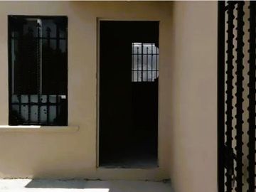 CASA EN VENTA 1 PLANTA, 2 RECÁMARAS, ESTACIONAMIENTO, MUY CERCA DE SOIANA SAN ROQUE