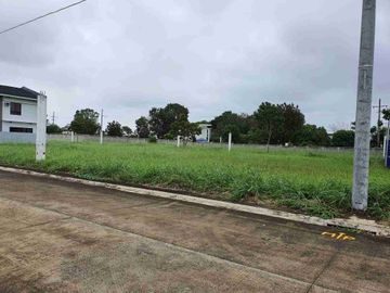 Lot For Sale at the back of SOLENAD MALL The Sonoma near Paseo Nuvali