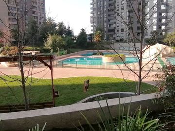 DEPARTAMENTO, MACUL CON VESPUCIO, 2 DORMITORIOS, 2 BAÑOS, TERRAZA, ESTACIONAMIENTO, BODEGA, PISCINAS, JARDINES, AZOTEA CON QUINCHO, METRO