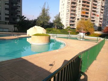 DEPARTAMENTO, MACUL CON VESPUCIO, 2 DORMITORIOS, 2 BAÑOS, TERRAZA, ESTACIONAMIENTO, BODEGA, PISCINAS, JARDINES, AZOTEA CON QUINCHO, METRO