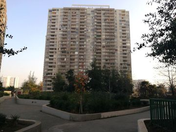 DEPARTAMENTO, MACUL CON VESPUCIO, 2 DORMITORIOS, 2 BAÑOS, TERRAZA, ESTACIONAMIENTO, BODEGA, PISCINAS, JARDINES, AZOTEA CON QUINCHO, METRO