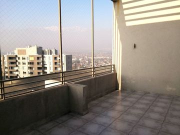 DEPARTAMENTO, MACUL CON VESPUCIO, 2 DORMITORIOS, 2 BAÑOS, TERRAZA, ESTACIONAMIENTO, BODEGA, PISCINAS, JARDINES, AZOTEA CON QUINCHO, METRO
