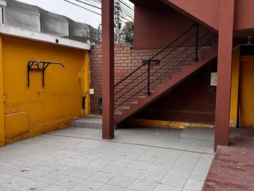 VENTA DE CASA COMO TERRENO (OPORTUNIDAD) LA PERLA ALTA.