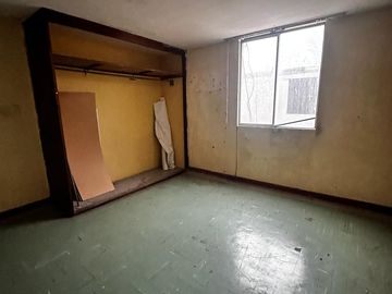 VENTA DE CASA COMO TERRENO (OPORTUNIDAD) LA PERLA ALTA.