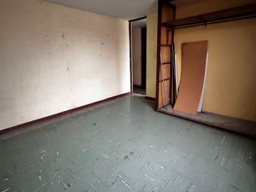 VENTA DE CASA COMO TERRENO (OPORTUNIDAD) LA PERLA ALTA.