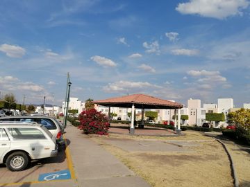 Casa CERCA de plaza PATIO SENDERO QRO
