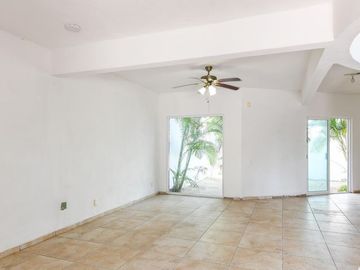 Casa en Venta | 3 Niveles | Flamingos Nuevo Vallarta