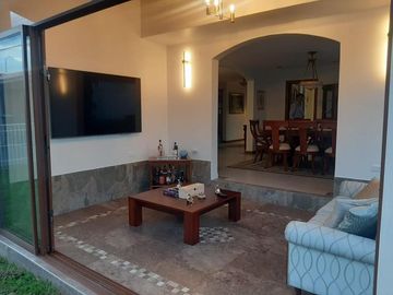 CASA EN VENTA 4 DORMITORIOS URB. SAN JOSÉ DEL VALLE CONOCOTO