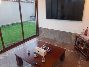CASA EN VENTA 4 DORMITORIOS URB. SAN JOSÉ DEL VALLE CONOCOTO