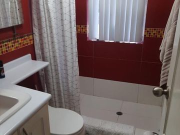 CASA EN VENTA 4 DORMITORIOS URB. SAN JOSÉ DEL VALLE CONOCOTO