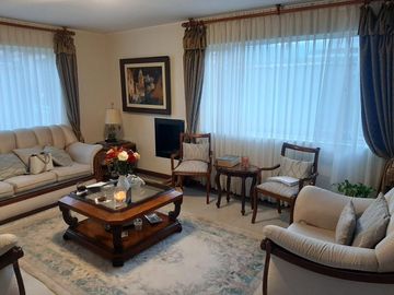 CASA EN VENTA 4 DORMITORIOS URB. SAN JOSÉ DEL VALLE CONOCOTO