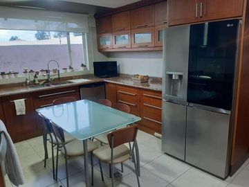 CASA EN VENTA 4 DORMITORIOS URB. SAN JOSÉ DEL VALLE CONOCOTO