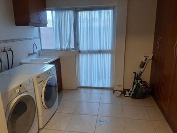 CASA EN VENTA 4 DORMITORIOS URB. SAN JOSÉ DEL VALLE CONOCOTO