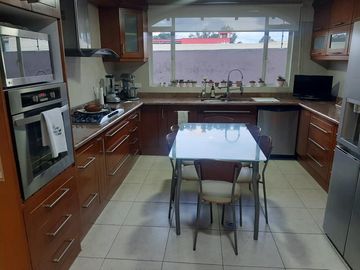 CASA EN VENTA 4 DORMITORIOS URB. SAN JOSÉ DEL VALLE CONOCOTO