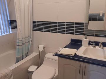 CASA EN VENTA 4 DORMITORIOS URB. SAN JOSÉ DEL VALLE CONOCOTO
