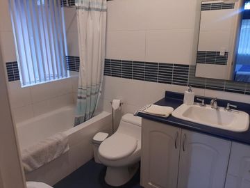 CASA EN VENTA 4 DORMITORIOS URB. SAN JOSÉ DEL VALLE CONOCOTO