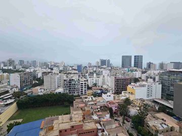 🏙️ Venta de departamento en Av. 28 de Julio – Miraflores ¡Ideal para Airbnb o inversión! 🏡