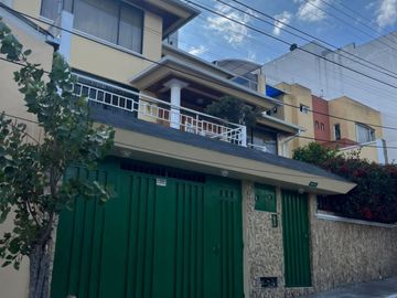 CASA EN VENTA, 3 PISOS, 7 HABITACIONES, CARCELEN-CARRETAS
