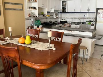 CASA EN VENTA, 3 PISOS, 7 HABITACIONES, CARCELEN-CARRETAS