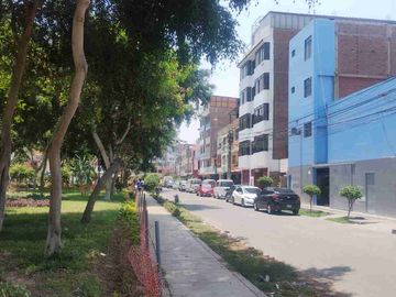 SE VENDE CASA EN SAN JUAN DE LURIGANCHO