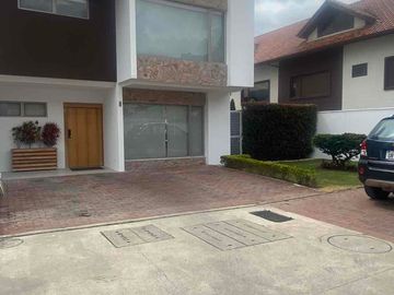 casa en venta dentro de condominio con espacio verde