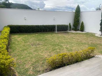 casa en venta dentro de condominio con espacio verde