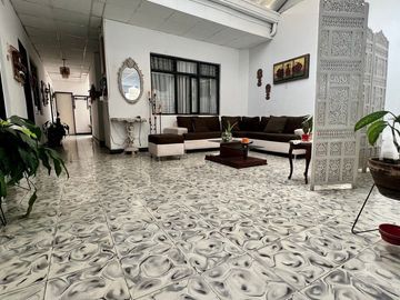 SE VENDE CASA DE UN SOLO PISO EN LAS AMERICAS