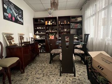 SE VENDE CASA DE UN SOLO PISO EN LAS AMERICAS