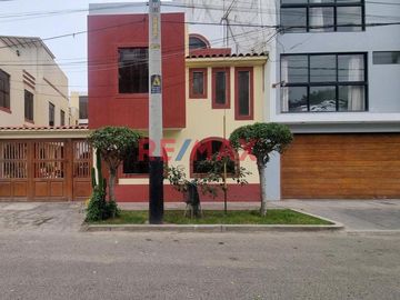 Venta Hermosa Casa Moderna De 3 Hab. Ac. 112.51 M2 - Los Sauces - Victor Larco Herrera