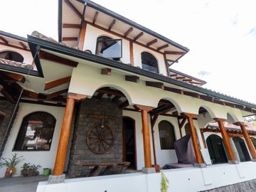 $495.000 - Casa de Venta en Mitad del Mundo – Ideal para Vivienda, Hosteria o Restaurante
