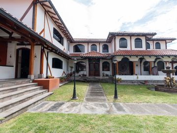 $495.000 - Casa de Venta en Mitad del Mundo – Ideal para Vivienda, Hosteria o Restaurante