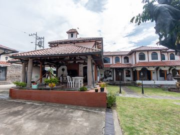 $495.000 - Casa de Venta en Mitad del Mundo – Ideal para Vivienda, Hosteria o Restaurante