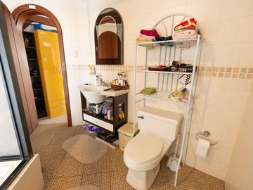$495.000 - Casa de Venta en Mitad del Mundo – Ideal para Vivienda, Hosteria o Restaurante