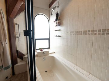$495.000 - Casa de Venta en Mitad del Mundo – Ideal para Vivienda, Hosteria o Restaurante