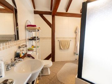 $495.000 - Casa de Venta en Mitad del Mundo – Ideal para Vivienda, Hosteria o Restaurante