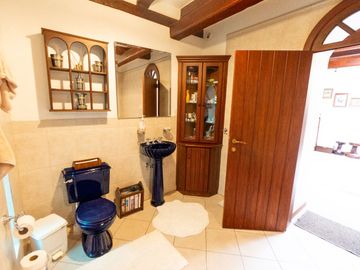 $495.000 - Casa de Venta en Mitad del Mundo – Ideal para Vivienda, Hosteria o Restaurante