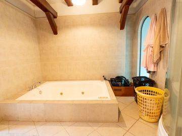 $495.000 - Casa de Venta en Mitad del Mundo – Ideal para Vivienda, Hosteria o Restaurante