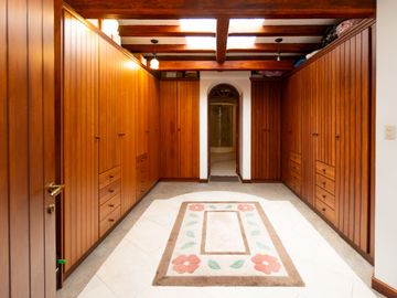 $495.000 - Casa de Venta en Mitad del Mundo – Ideal para Vivienda, Hosteria o Restaurante