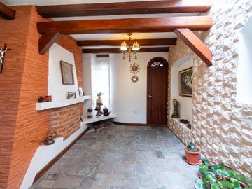 $495.000 - Casa de Venta en Mitad del Mundo – Ideal para Vivienda, Hosteria o Restaurante