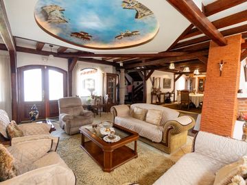 $495.000 - Casa de Venta en Mitad del Mundo – Ideal para Vivienda, Hosteria o Restaurante