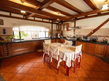 $495.000 - Casa de Venta en Mitad del Mundo – Ideal para Vivienda, Hosteria o Restaurante