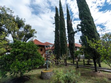 $495.000 - Casa de Venta en Mitad del Mundo – Ideal para Vivienda, Hosteria o Restaurante