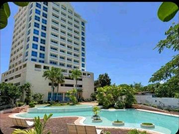 FULL SEAVIEW/OCEANVIEW 1BR CONDO FULLY FURNISHED FOR SALE IN LAPU LAPU CITY CEBU