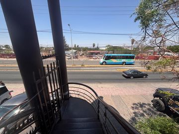 Locales en Venta en Plaza Los Encinos, Av. Sombrerete, Querétaro – Ideales para Inversión