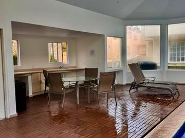 Casa en condominio exclusivo en interlomas con jardín y seguridad