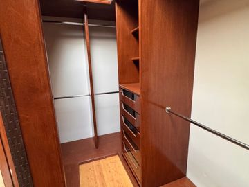 Casa en condominio exclusivo en interlomas con jardín y seguridad