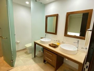 Departamento de lujo en Icon Vallarta con acceso a playa – 4 recámaras y amenidades exclusivas.
